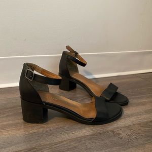 Leather sandals